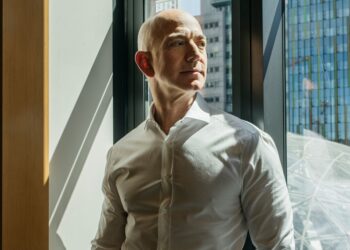 Amazon, İletişim ve Sürdürülebilirlik Departmanlarında Kesintiye Gidiyor!