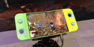 Samsung, MWC 2025’te Dünyanın İlk Katlanabilir Oyun Konsolunu Tanıttı!