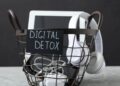 Ekran Süresiyle Yüzleşmek: Dijital Detoks Mümkün Mü? img 2025 04 24T234947.413