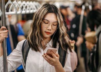 Gen Z ve Alfa Kuşağı: Geleceği Değil, Şimdiyi Nasıl Değiştiriyorlar? 