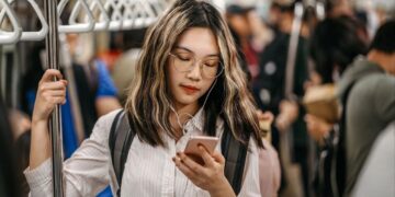 Gen Z ve Alfa Kuşağı: Geleceği Değil, Şimdiyi Nasıl Değiştiriyorlar? 