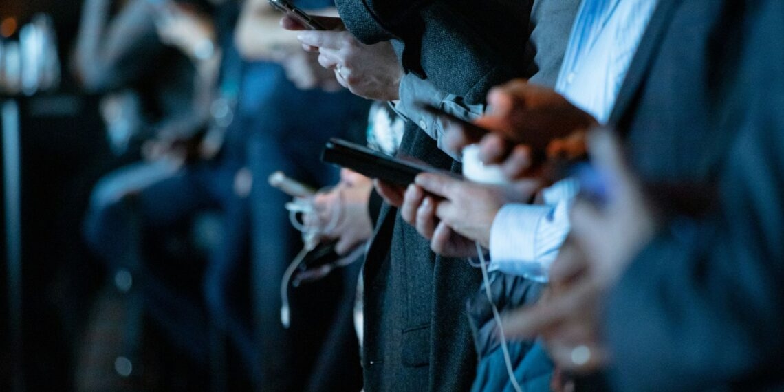 Sosyal Medya ve Hissettiğimiz Yetersizlik Hissi