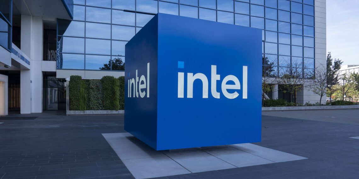 Intel, Foundry İş Gücünün Yüzde 20’sine Kadar İşten Çıkarma Planlıyor!