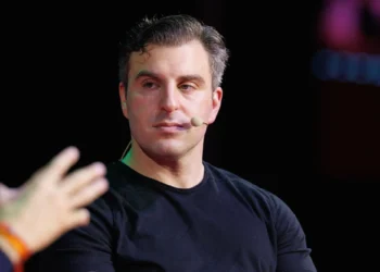 Airbnb CEO’su Brian Chesky: “Yapay Zeka Henüz Google’ın Yerine Geçemez”