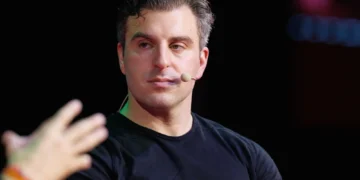 Airbnb CEO’su Brian Chesky: “Yapay Zeka Henüz Google’ın Yerine Geçemez”