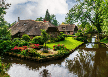 Modern hayatın dışında bir dünya: Masalları aratmayan köyler, kasabalar ve şehirler Rotası!