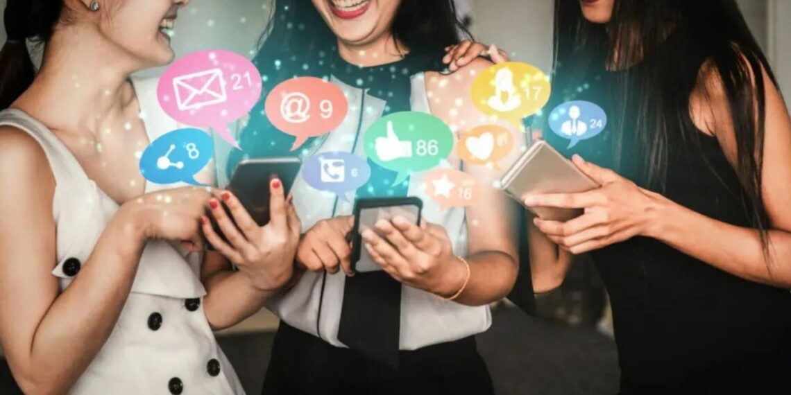 Pop Kültürde Etkileşim, Deneyim ve Kitle Katılımı: Artık Herkes Sahnenin Bir Parçası