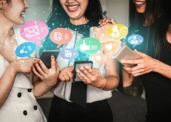 Pop Kültürde Etkileşim, Deneyim ve Kitle Katılımı: Artık Herkes Sahnenin Bir Parçası