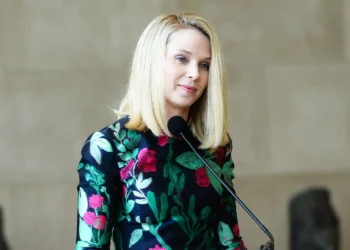 Marissa Mayer Geri Dönüyor! Yeni Girişimi Dazzle, 8 Milyon Dolar Yatırım Aldı