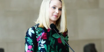 Marissa Mayer Geri Dönüyor! Yeni Girişimi Dazzle, 8 Milyon Dolar Yatırım Aldı