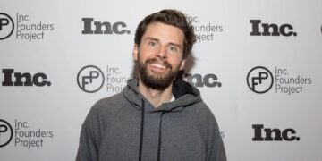 Hinge Kurucusu Justin McLeod Görevinden Ayrılıyor