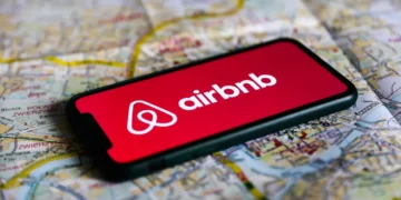 Airbnb Ulaşım Sektörüne Giriyor, Özel Araç Transfer Hizmetini Başlattı