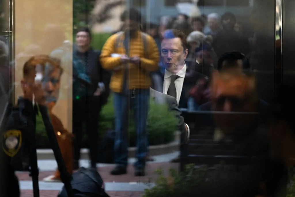 OpenAI Davası - Elon Musk, Salı günü Oakland'daki Ronald V. Dellums ABD Adalet Sarayı'na gelirken. Fotoğraf: Brennan Smart / The New York Times