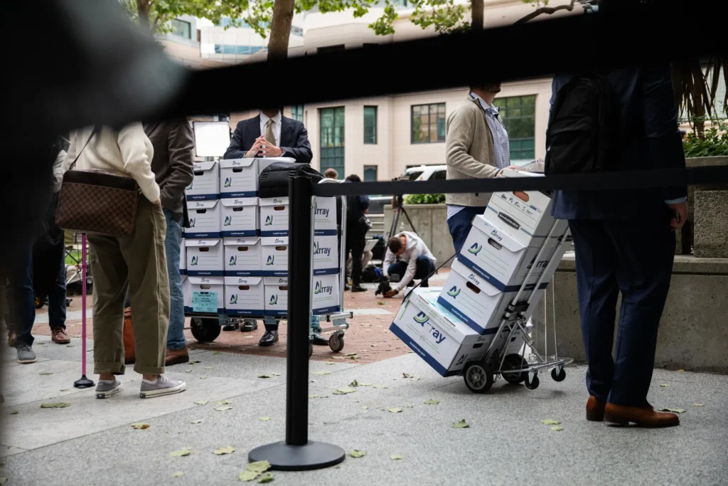 OpenAI davası için delil kutuları Ronald V. Dellums ABD Adalet Sarayı'na getirildi. (Fotoğraf Brennan Smart:The New York Times)