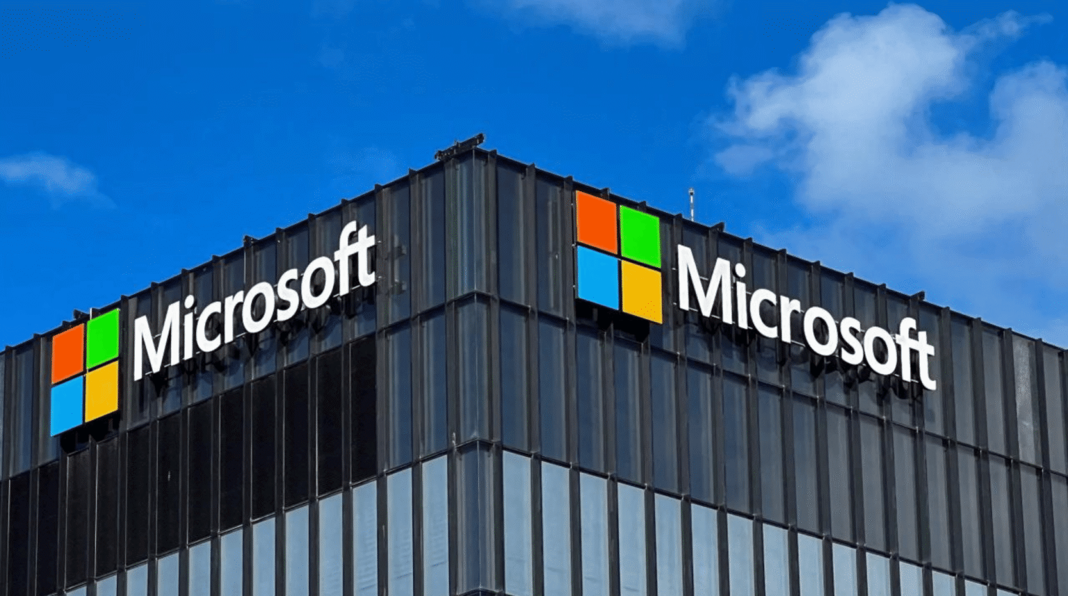 Microsoft Güvenlik Araştırmacısını Yasal İşlem ve Polisle Tehdit Ettiği İçin Tepki Çekiyor!
