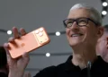 tim cook iphone