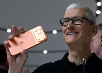 tim cook iphone