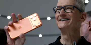 tim cook iphone