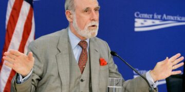 İnternetin Mimarı Vint Cerf, Yapay Zeka Ajanlarını Açık İnternete Salacak Standardı Şekillendiriyor