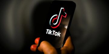 TikTok, YouTube'un Ardından Kendi Yapay Zeka Benzerlik Aracını Test Ediyor TikTok, YouTube’un Ardından Kendi Yapay Zeka Benzerlik Aracını Test Ediyor