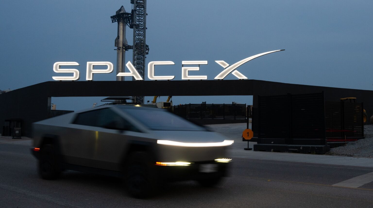SpaceX, Anthropic ve Google Anlaşmaları ile Starlink Büyümesi Sayesinde Gelirini İkiye Katladı