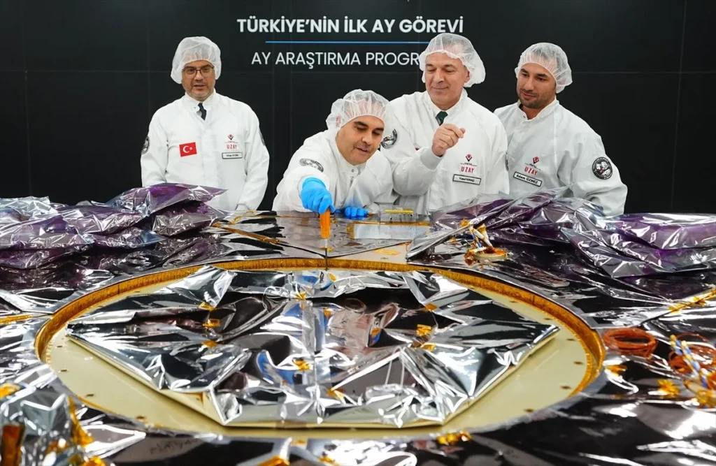 Türkiye'nin İlk Ay Uzay Aracının Entegrasyonu Tamamlandı