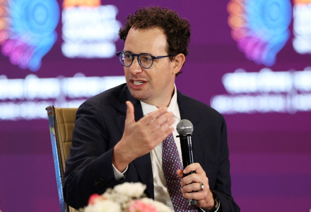 Anthropic CEO'su Dario Amodei: "Yapay Zeka Sınırını Hız Kontrollü İlerletmeliyiz" image